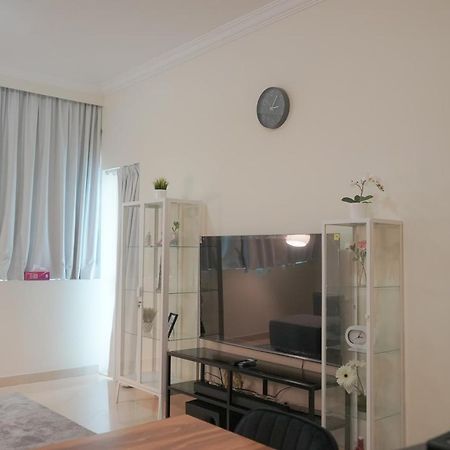 Step Into Serenity - Discover Modern Living In 1Br Apartment With Panoramic Views In Dubai Marina Near Jbr Walk, Beach And Bla Bla Club Esterno foto