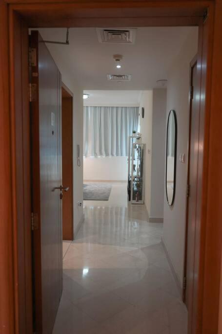 Step Into Serenity - Discover Modern Living In 1Br Apartment With Panoramic Views In Dubai Marina Near Jbr Walk, Beach And Bla Bla Club Esterno foto
