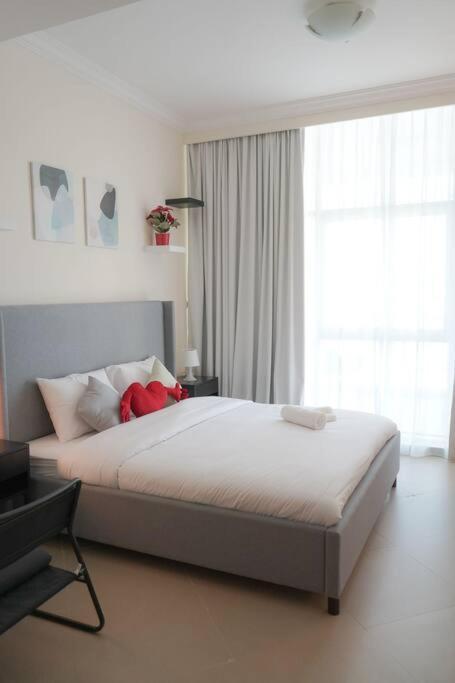 Step Into Serenity - Discover Modern Living In 1Br Apartment With Panoramic Views In Dubai Marina Near Jbr Walk, Beach And Bla Bla Club Esterno foto