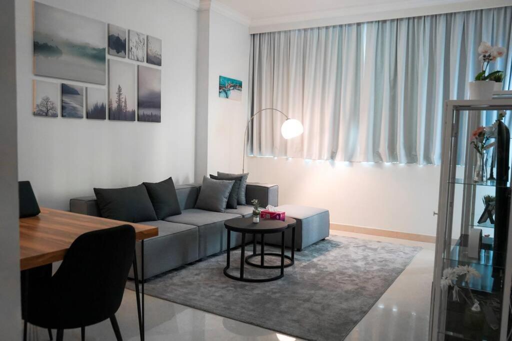 Step Into Serenity - Discover Modern Living In 1Br Apartment With Panoramic Views In Dubai Marina Near Jbr Walk, Beach And Bla Bla Club Esterno foto