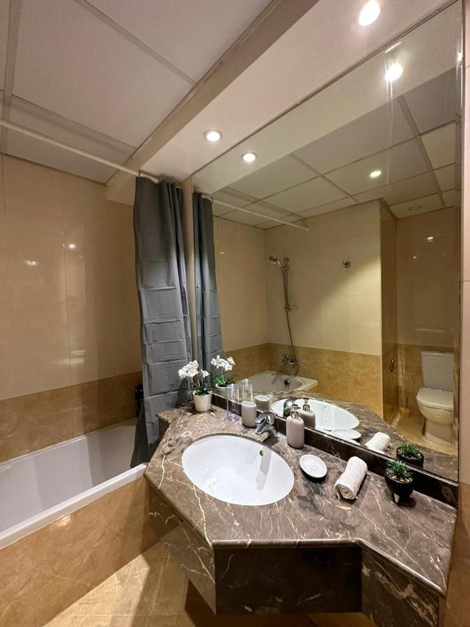 Step Into Serenity - Discover Modern Living In 1Br Apartment With Panoramic Views In Dubai Marina Near Jbr Walk, Beach And Bla Bla Club Esterno foto