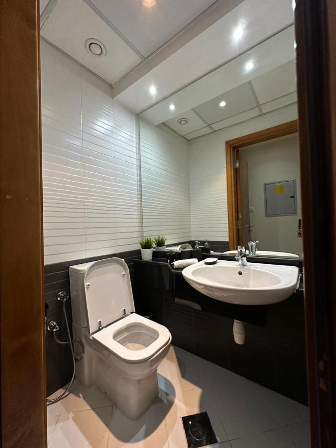 Step Into Serenity - Discover Modern Living In 1Br Apartment With Panoramic Views In Dubai Marina Near Jbr Walk, Beach And Bla Bla Club Esterno foto