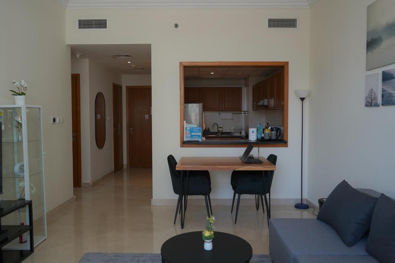 Step Into Serenity - Discover Modern Living In 1Br Apartment With Panoramic Views In Dubai Marina Near Jbr Walk, Beach And Bla Bla Club Esterno foto
