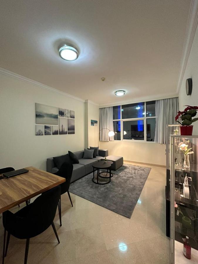 Step Into Serenity - Discover Modern Living In 1Br Apartment With Panoramic Views In Dubai Marina Near Jbr Walk, Beach And Bla Bla Club Esterno foto